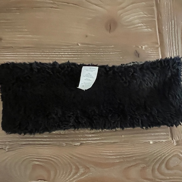 Lululemon Winter Ear Warmer Sherpa Headband One Size EUC - Picture 6 of 6
